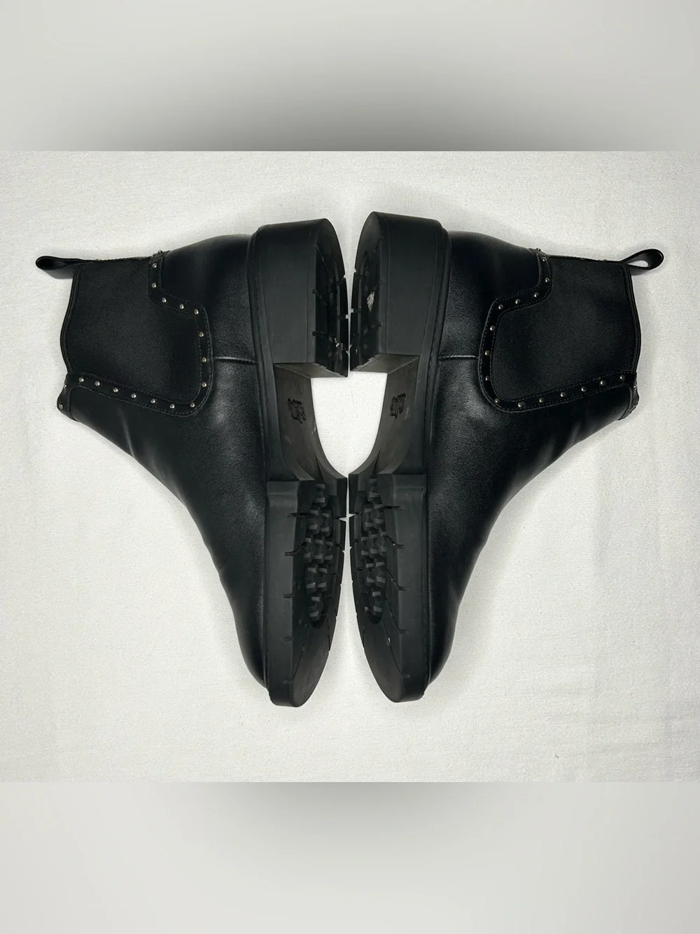 Coach Boots Womens 8 Black Leather Chelsea Studded Ankle Bootie Lory 38.5 Pull